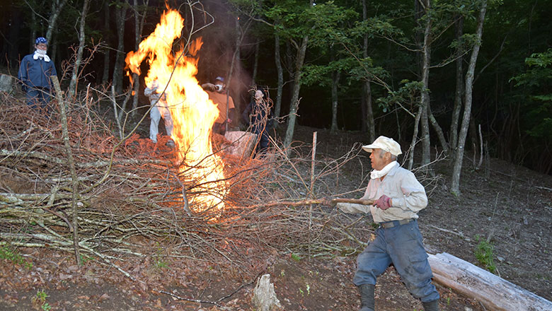 多くの人々に支えられて行う地域の伝統「焼畑」